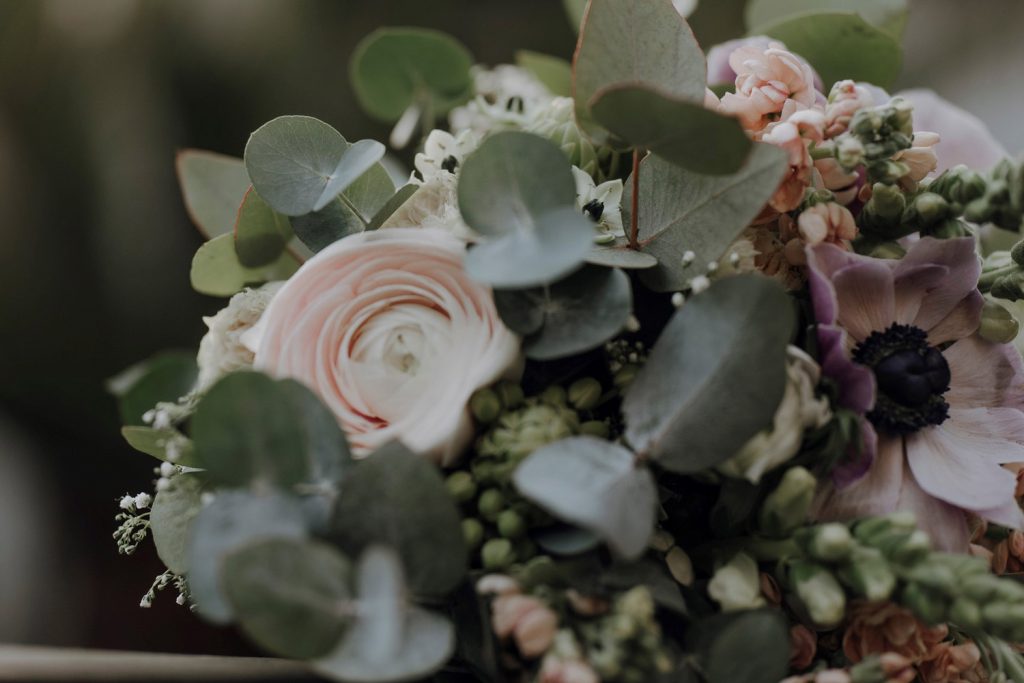 Brautstrauß in hellen Farben