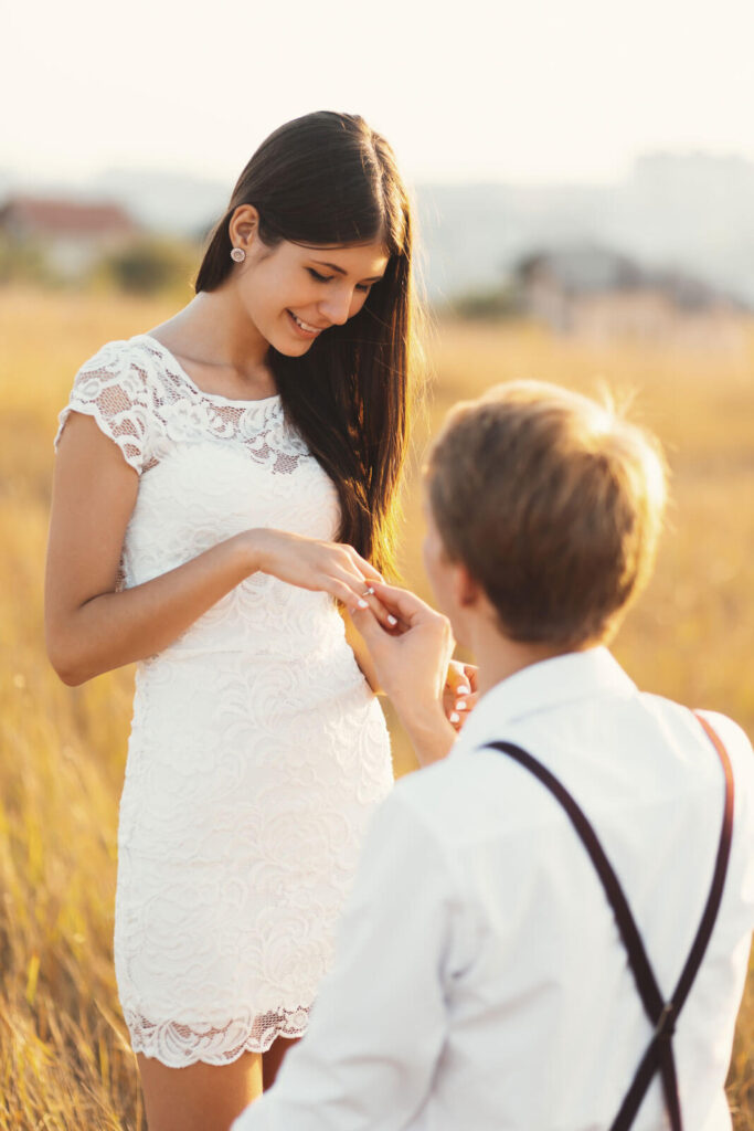 Zukünftiger Bräutigam beim Heiratsantrag