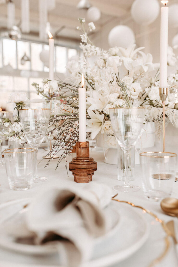 Was ist eine Hochzeitsmesse und lohnt sich ein Besuch? 5 Dekoration eines Hochzeitstisches